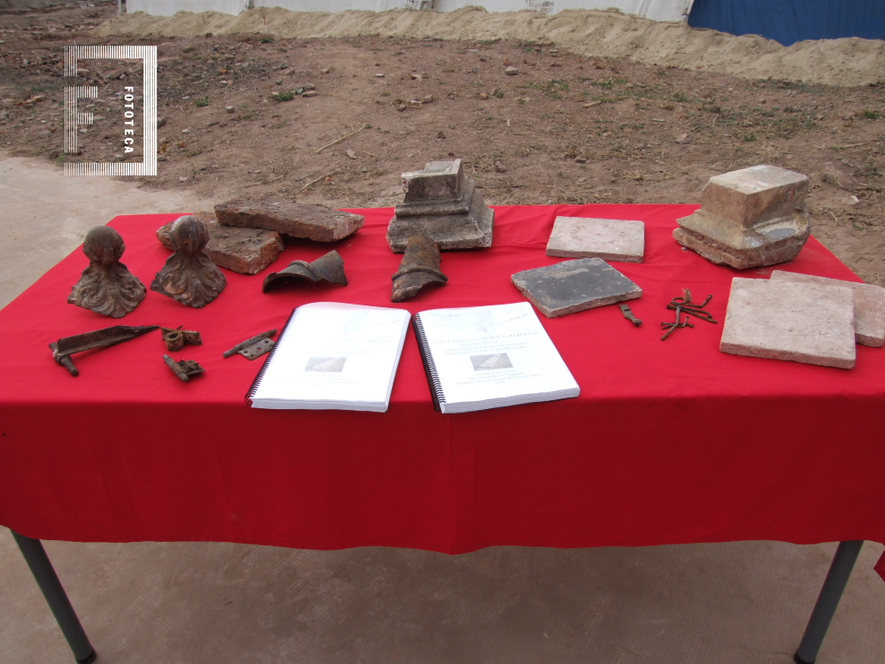 Piezas originales rescatadas en el relevamiento arqueológico del predio, 2006