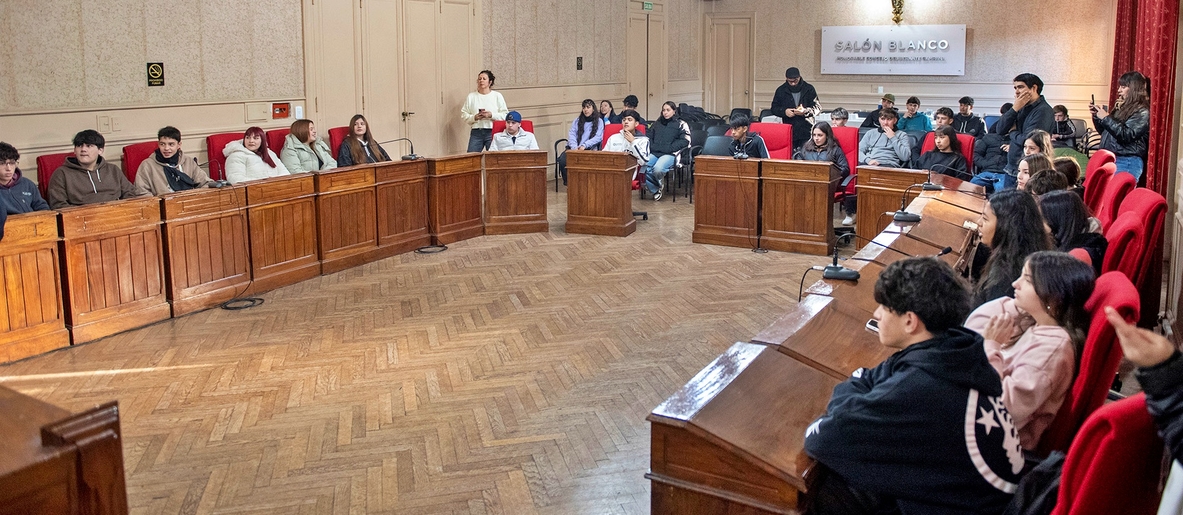 Parlamento Juvenil en el recinto del HCD Campana